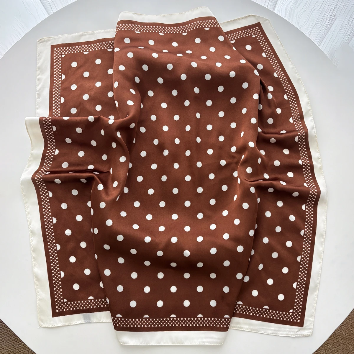 Dames elegante zachte satijnen - Silk Scarf Square recensie en prijs